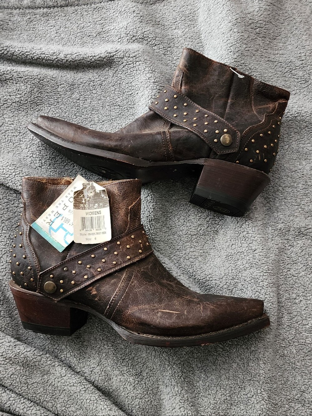 Roper Women’s Distressed Brown Studded Leather Ankle Boots Size 6 NWT Western
